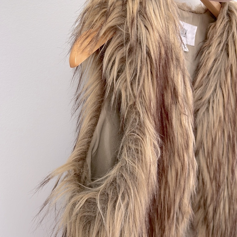 Jack by BB Dakota Azza Faux Fur Cropped Vest Size Small - Picture 9 of 12